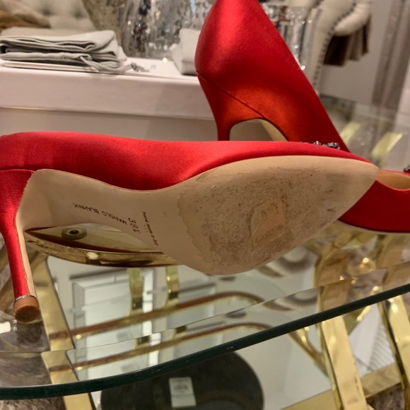 SOLD!! Manolo Blahnik Hangisi Pumps - Picture 4 of 5